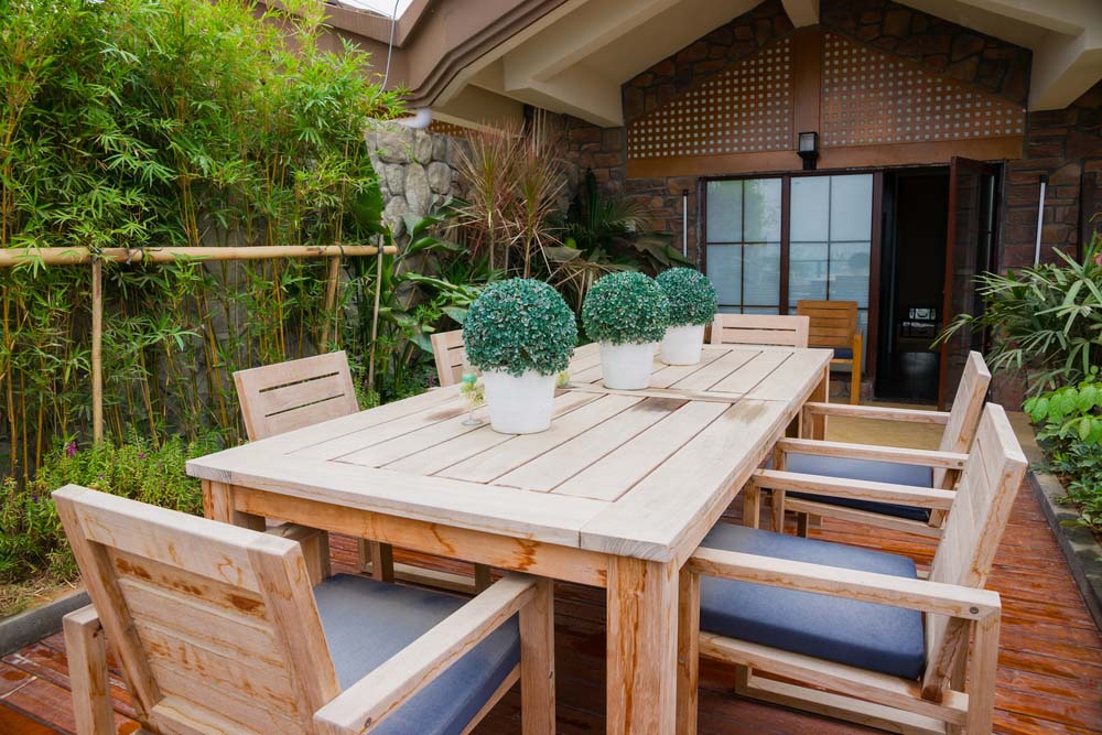 table and chairs outdoor